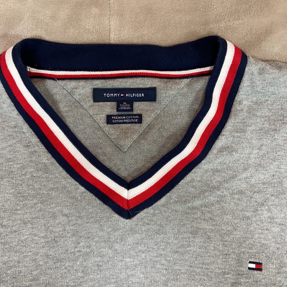Tommy Hilfiger light weight sweater.
